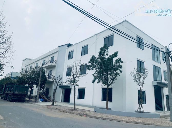 Cho thuê kho/ xưởng 750m2/3 tầng  trong cụm công nghiệp huyên Hoài Đức.