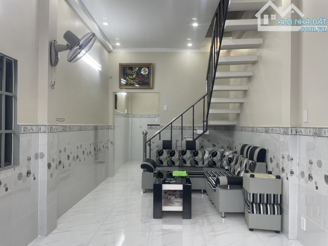 BÁN NHÀ2 TẦNG HẺM Ô TÔ NGAY TRUNG CHÁNH HÓC MÔN