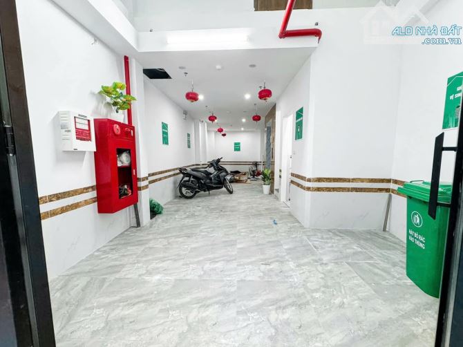 Tòa Căn Hộ Dịch Vụ Nguyễn Khánh Toàn, 68m2, 6 tầng, 20 phòng, DT 100tr/tháng, giá 17.5 tỷ