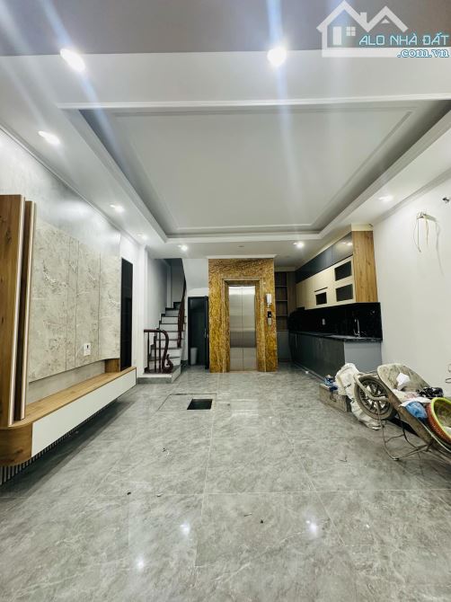 NHÀ 40M2*6T TÂN MAI, THANG MÁY, GARA, 13,5 TỶ