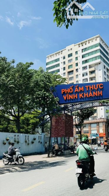 MẶT TIỀN VĨNH KHÁNH 80M2 ĐẤT + SÂN VỈA HÈ HƠN 100M2 KINH DOANH QUÁ ĐÃ TỔNG DT SỬ DỤNG LÊN - 1