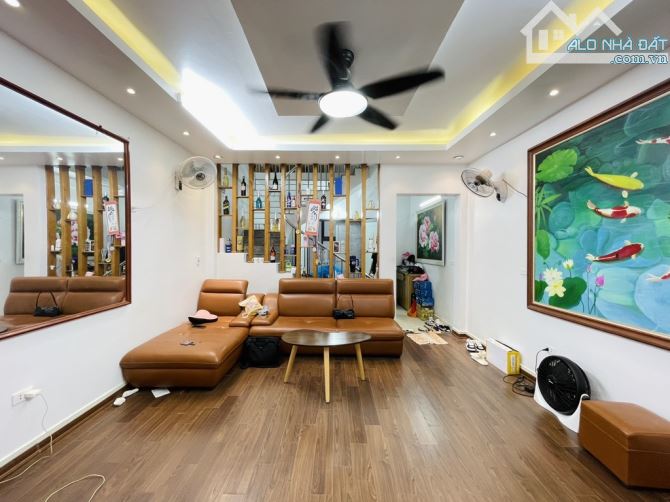 BÁN NHÀ DÂN XÂY - ĐÔNG DƯ - DIỆN TÍCH RỘNG - ĐẸP - LỘNG LẪY - TIỆN ÍCH ĐẦY ĐỦ - FULL NỘI T - 1