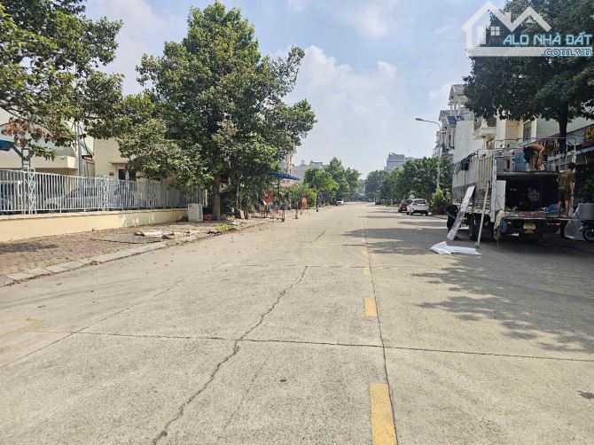 Lô góc 2 mặt tiền khu Sóng Thần B, sổ riêng 104m ngang 7,5m 1936 Dĩ An - 1
