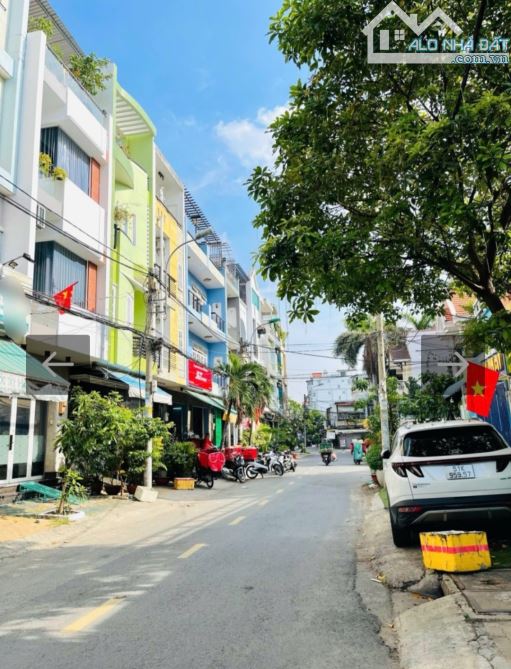 Mặt tiền đường số 12m Tạ Quang Bửu, P.5, Q.8, DT: 4 X 14m, 3 lầu, giá 9 tỷ 9. - 1