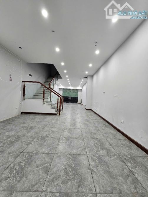 PHAN ĐÌNH GIÓT NHÀ 3 TẦNG CŨ - CÁCH CHỢ 15M - Ô TÔ LÙI CỬA - CÁCH Ô TÔ TRÁNH 15M - 1