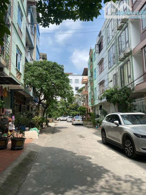 PHỐ HIẾM NHÀ BÁN! TẠI TRUNG HÒA - DT43M2 - DÂN XÂY - Ô TÔ TRÁNH NHAU- CHỈ 10 TỶ 7 - 1