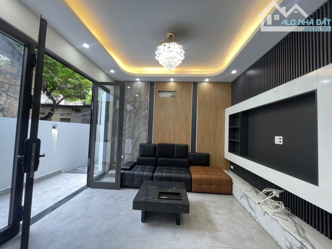 Bán nhà Nguyễn Văn Cừ 45m,6 tầng,thang máy,full nội thất,giá 8.x tỷ - 1