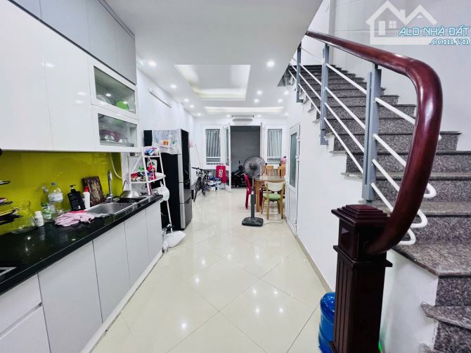Bán gấp nhà đẹp Đống Đa, PHÂN LÔ 40m x 5 tầng, MT4m, 9.5 tỷ. - 1