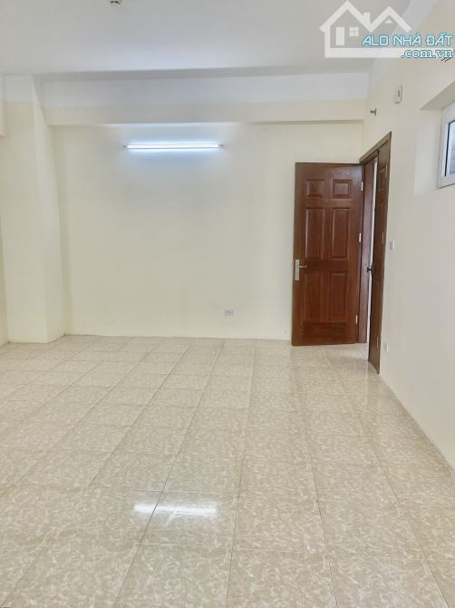 Bán nhanh căn hộ chung cư tầng cao tòa 30T Nguyễn Chánh giá 78 triệu/ m2 - 1