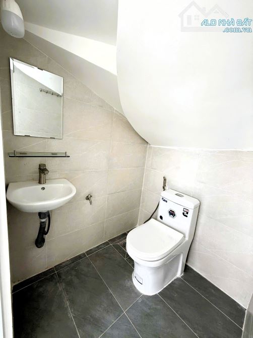 cho thuê mặt bằng trệt 30m2 có sân riêng, 1pn 1wc, gần phạm Văn Đồng - 1