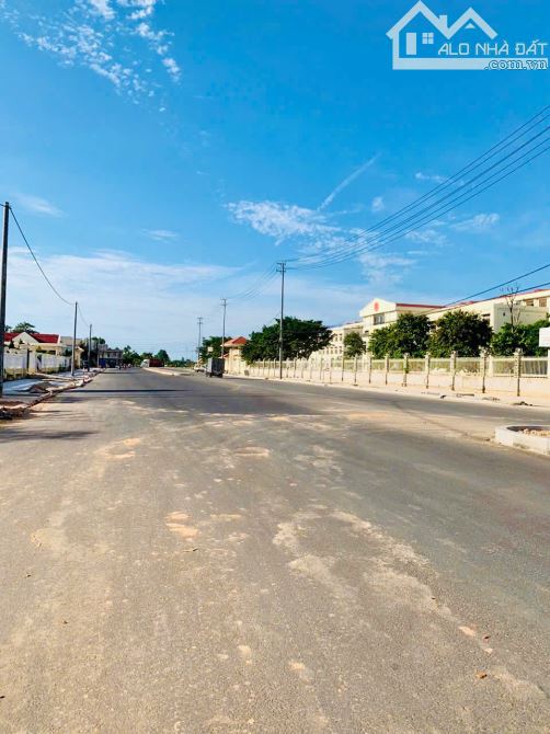 LÔ GÓC - MẶT TIỀN KINH DOANH 267m2 PHẠM VĂN ĐỒNG - GẦN UB PHÚ THƯỢNG - TP HUẾ - 1