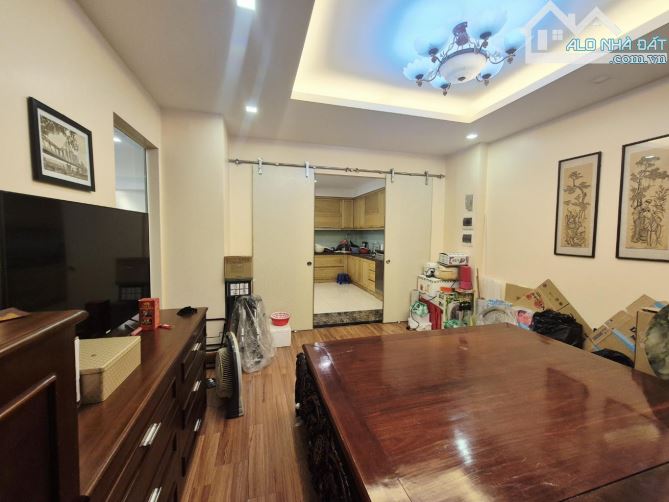Bán chung cư phố Chùa Láng, gần Đại Học Ngoại Thương, 95m2, chỉ 6,95 tỷ - 2