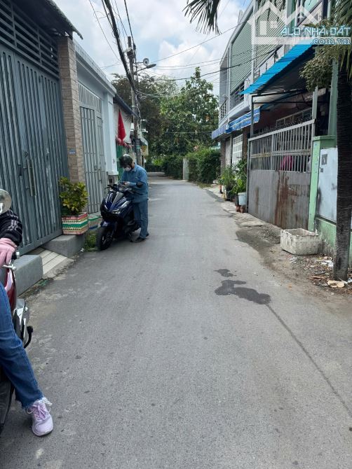 Bán nhà 4*18m Lê lợi Thị Trấn Hóc Môn. Đang cho thuê 5tr - 2