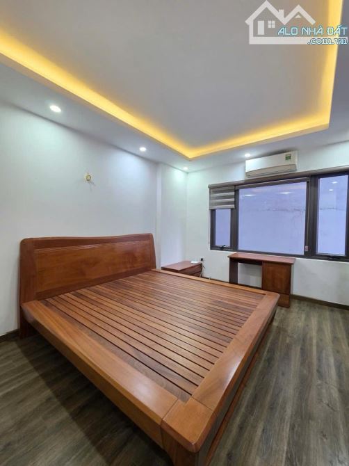 BÁN NHÀ PHỐ ĐỘI CẤN - TT BA ĐÌNH - NHÀ ĐẸP Ở NGAY - NGÕ RỘNG THOÁNG MÁT - SỔ ĐỎ VUÔNG ĐẸP - 2
