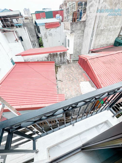 Cho Thuê Phòng CCMN 318 Đê La Thành Đống Đa 25m2 Studio Ban Công Cửa Sổ Thang Máy Gần Chợ - 2