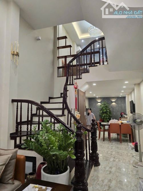 Cần bán nhà đẹp Đường Láng, Đống Đa, 43m2, 2 THOÁNG- Ô TÔ VÀO, 12.8 tỷ - 2