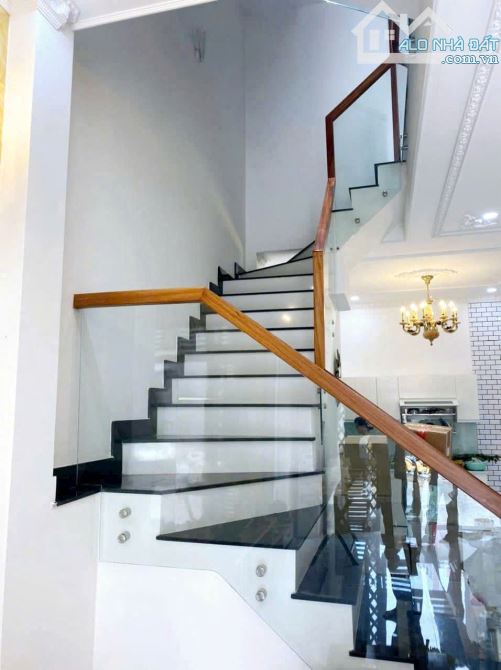 Bán nhà phố liền kề khu phân lô, Linh Đông, Thủ Đức,4 tầng, 4PN, 5wc, giá: 6,9 tỷ,dt: 52m2 - 2