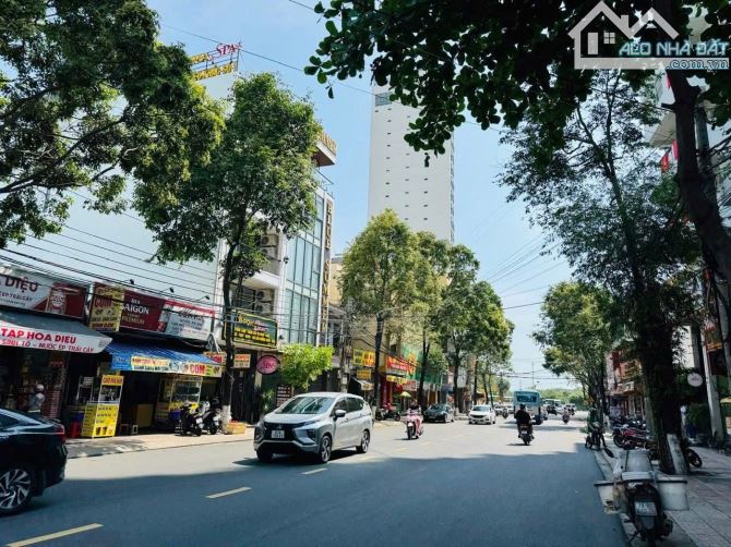 Bán căn nhà mặt tiền đường Hoàng Diệu ngang 11m , cách biển 400m - 2
