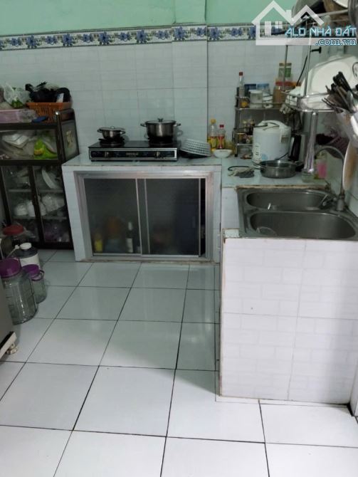 BÁN NHÀ CẤP 4 - GÓC 3 MẶT TIỀN - HẺM XE HƠI 🚗 - 2