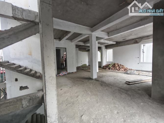 B.ÁN B.IỆT THỰ VIP -GIANG BIÊN-LONG BIÊN -DT 233M² - 4 TẦNG THANG MÁY- GIÁ 56 TỶ-NỘI THẤT - 2