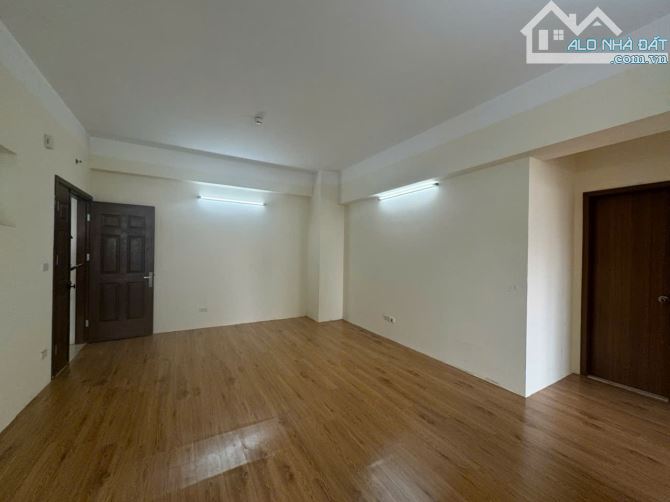 Bán nhanh căn hộ chung cư tầng cao tòa 30T Nguyễn Chánh giá 78 triệu/ m2 - 2