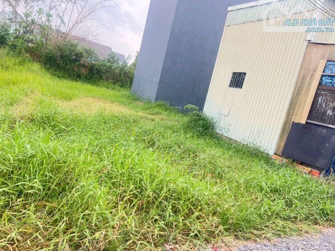 Bán Đất Xã Mỹ Hạnh Nam ,1 sẹc Gò Hưu 200m, đất thổ cư 144m2 có sổ riêng giá 1.25 tỷ - 2