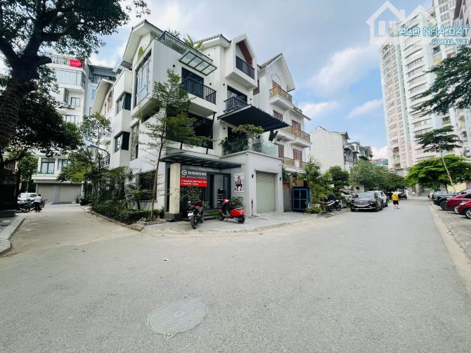 Bán biệt thự Mễ Trì Từ Liêm DT 150m2 mặt tiền 10m giá chỉ hơn 40 tỷ - 2