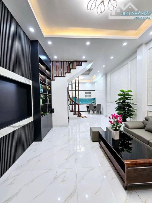 Trần Thái Tông, dt45m- mt4,2m, nhà đẹp dân xây, ngõ nông, gần ô tô - 2
