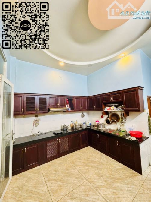 Sát mặt tiền Hồng Bàng - 4 tầng - 4,5x16m - 5PN - Đường rộng, thoáng - 2