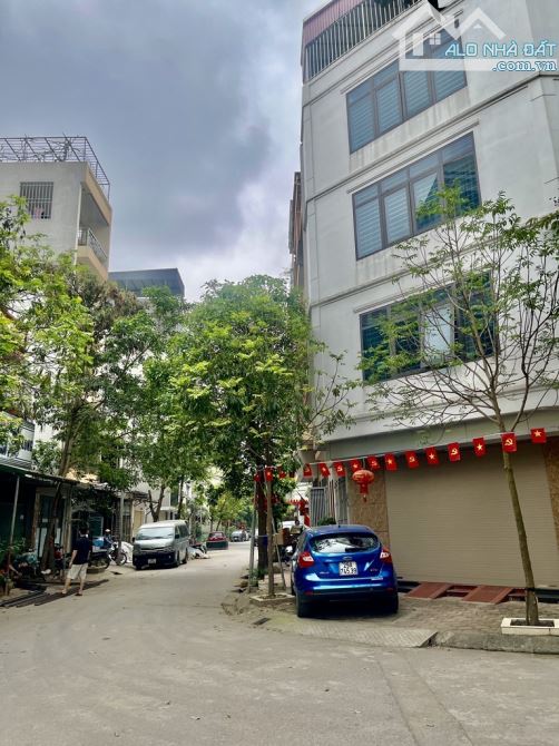 PHÂN LÔ 50m2 - VỈA HÈ - Ô TÔ TRÁNH - TIỆN ÍCH BẠT NGÀN - 3