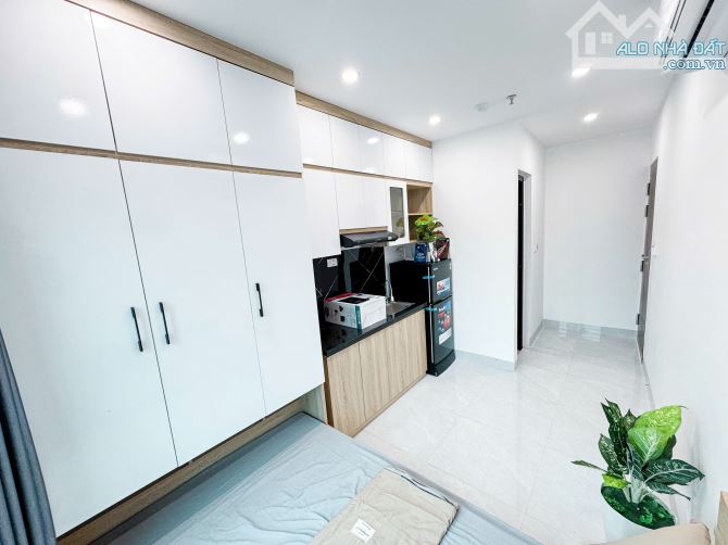Cho Thuê Phòng CCMN 318 Đê La Thành Đống Đa 25m2 Studio Ban Công Cửa Sổ Thang Máy Gần Chợ - 3