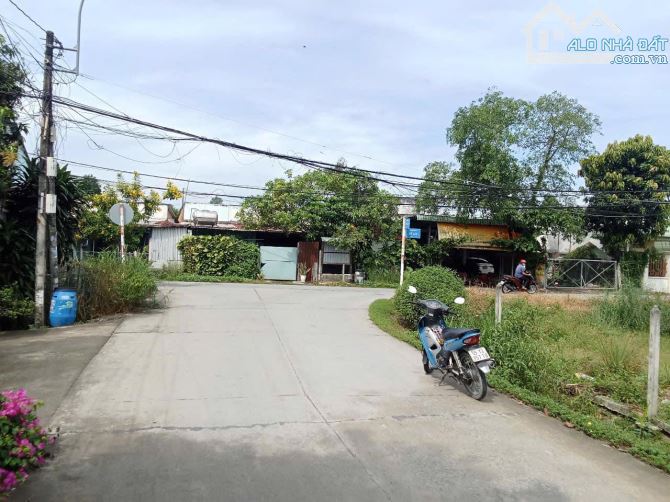 cần bán gấp lô đất mặt tiền đường tỉnh lộ 8, Phước Vĩnh  An, 100m2 full thổ cư - 3