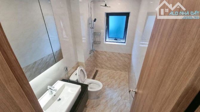 Bác hàng xóm nhà em gửi bán nhà 5T, thang máy, gần ô tô tránh –Lê Trọng Tấn, HĐchỉ 8t - 3