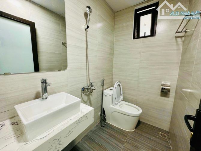 Toà CHDV Lạc Long Quân 85m2 x 7T, 21 PKK full NT, PCCC, dòng tiền 1.4 tỷ/ năm, 20m ra ô tô - 3