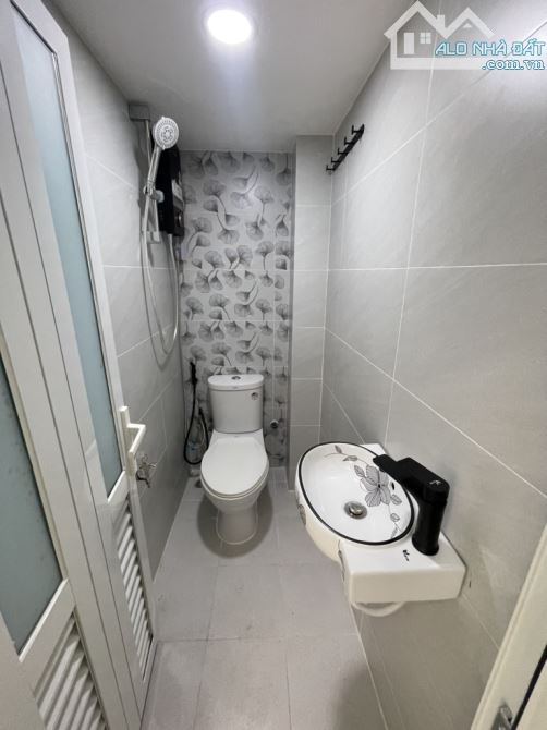 Bán nhà lô góc Lý Chính Thắng Q.3, Full nội thất xịn sò, nhỉnh 3 tỷ - 3