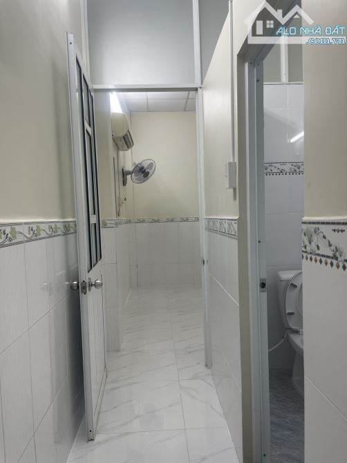 BÁN NHÀ2 TẦNG HẺM Ô TÔ NGAY TRUNG CHÁNH HÓC MÔN - 3