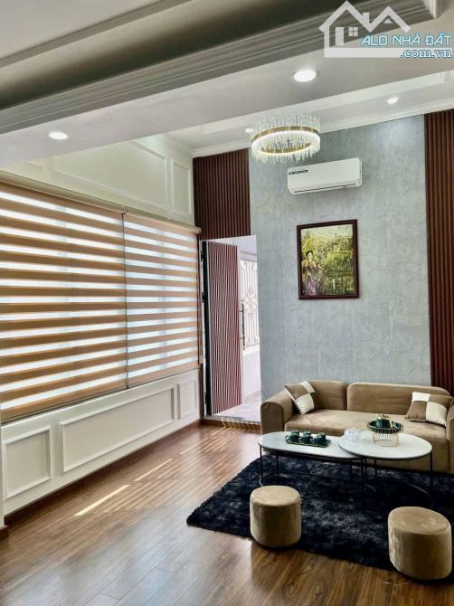 NHÀ PHỐ NGUYỄN VĂN HUYÊN - PHÂN LÔ - Ô TÔ KINH DOANH 55m X7 TẦNG - GIÁ: 15.9 TỶ - 3