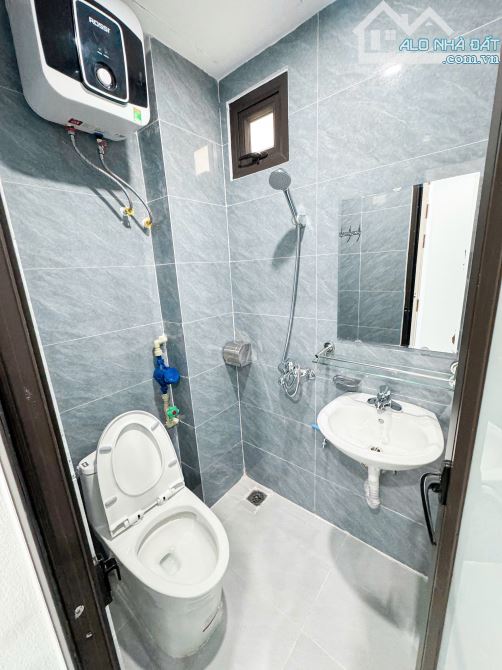 Cho Thuê Phòng CCMN 318 Đê La Thành Đống Đa 25m2 Studio Ban Công Cửa Sổ Thang Máy Gần Chợ - 4