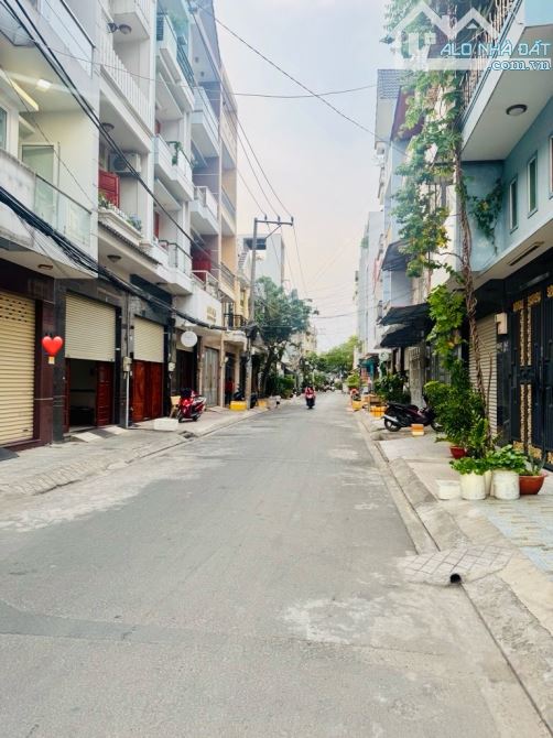 Bán nhà mới 3 tầng, hẻm 5m thông, gần Emart Phan Huy Ích phường 12, Gò Vấp chỉ 6 tỷ nhỉnh - 4