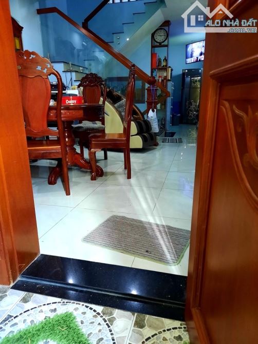 Mặt tiền đường số 2 P.11 GV - 3 tầng 60m2 - Full nội thất gỗ - Chỉ 11 tỷ - 4