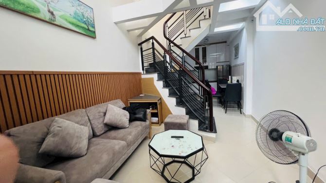 Gần MT Huỳnh Văn Bánh Phú Nhuận -4 Tầng-36 M2- Khi dân trí cao tầng đồng bộ chỉ nhỉnh 5 Tỷ - 4