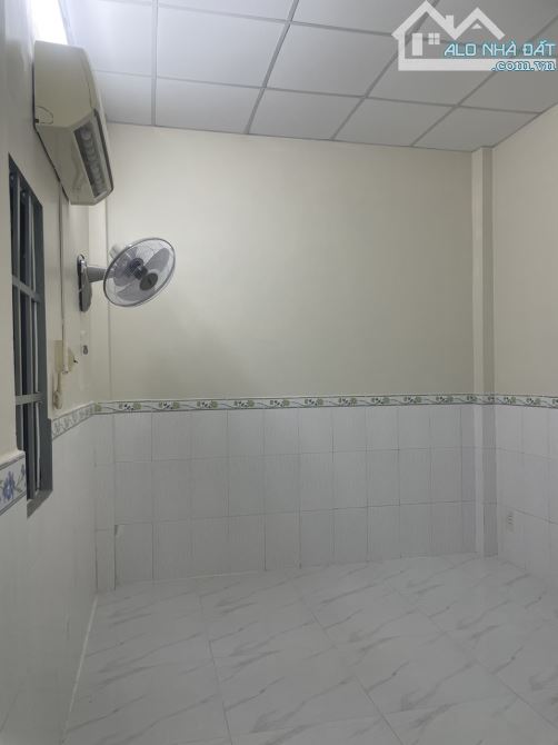 BÁN NHÀ2 TẦNG HẺM Ô TÔ NGAY TRUNG CHÁNH HÓC MÔN - 4