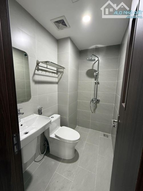 Bán Gấp tòa CCMN LẠC LONG QUÂN0M RA PHỐ - XÂY MỚI - DT 70M - 7 TẦNG - GẦN Ô TÔ - GIÁ 17 TỶ - 4