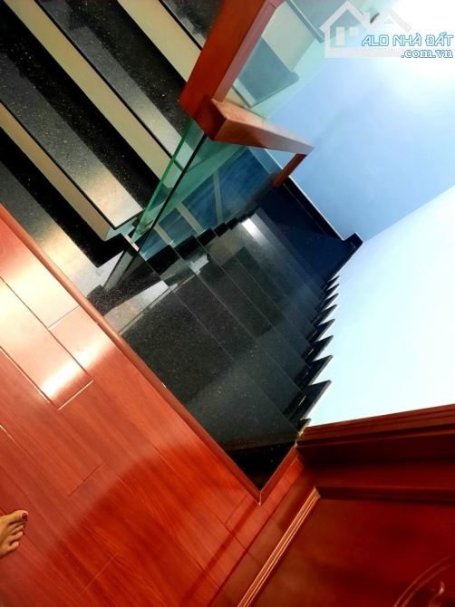 Mặt tiền đường số 2 P.11 GV - 3 tầng 60m2 - Full nội thất gỗ - Chỉ 11 tỷ - 6