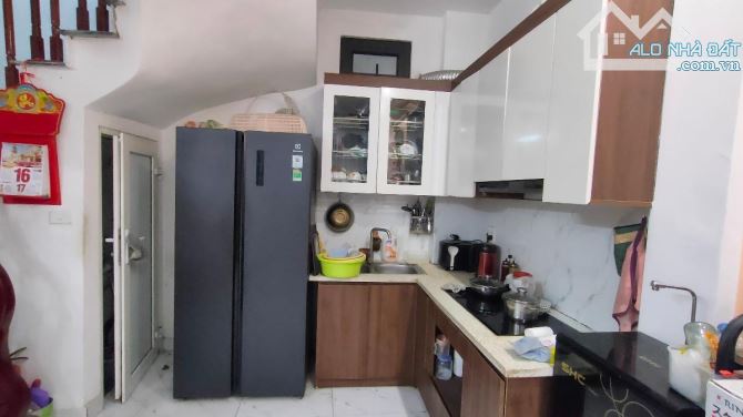 Sốc nhiệt 5,2 tỷ nhà 30m x 5 tầng - MT 4,2m - 6