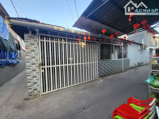 BÁN NHÀ CẤP 4 - GÓC 3 MẶT TIỀN - HẺM XE HƠI 🚗 - 6