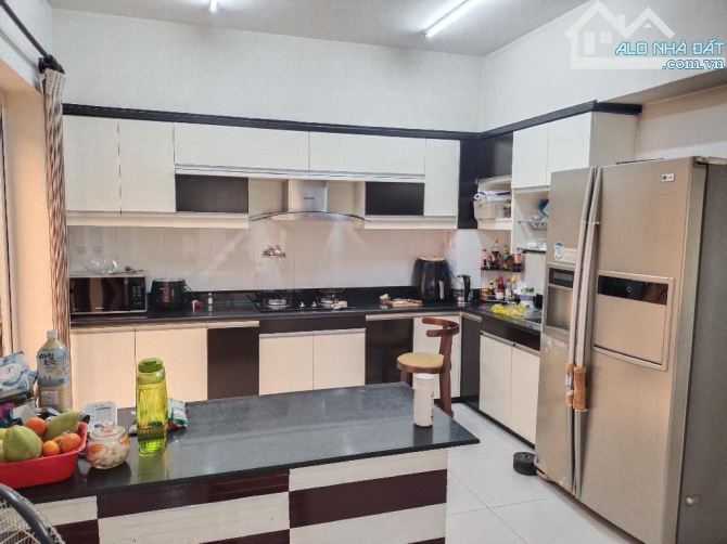 BIỆT THỰ 3 TẦNG MT ĐƯỜNG 12M - KẾ AEON BÌNH TÂN - DT: 200M2 - NGANG 10M x 20 - - 6