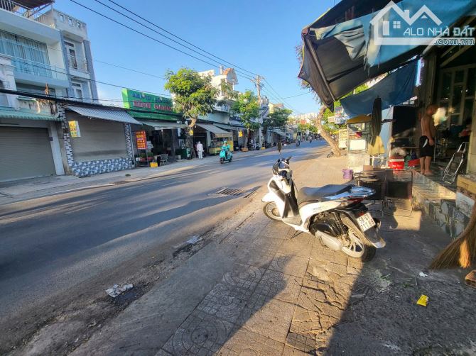 BÁN NHÀ CẤP 4 - GÓC 3 MẶT TIỀN - HẺM XE HƠI 🚗 - 8