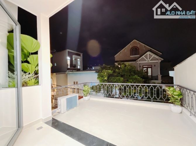BÁN NHÀ KẾ KDC NAM LONG Q7 - 4.2x15 - 4 TẦNG - HẺM 6M - NHỈNH 10 TỶ - 8