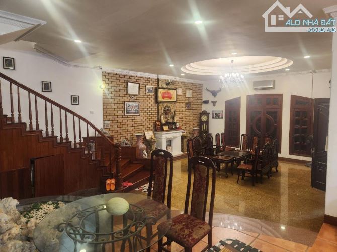 Biệt thự phố Dịch Vọng Cầu Giấy. Sổ 250m, 4 tầng, MT20m Giá 59 tỷ Ô tô đỗ cửa ngày đêm - 9